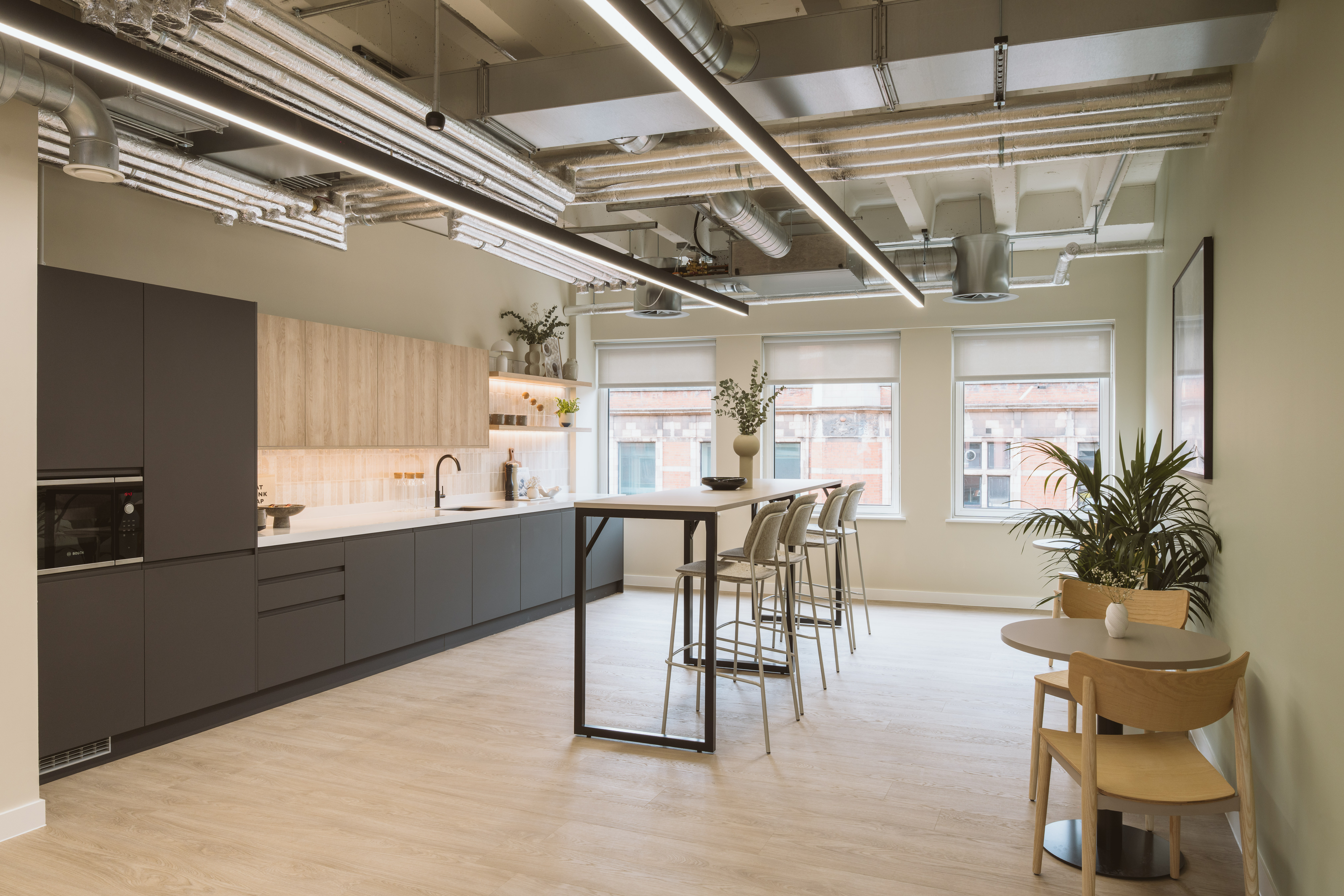 130 Shaftesbury Avenue photo 3