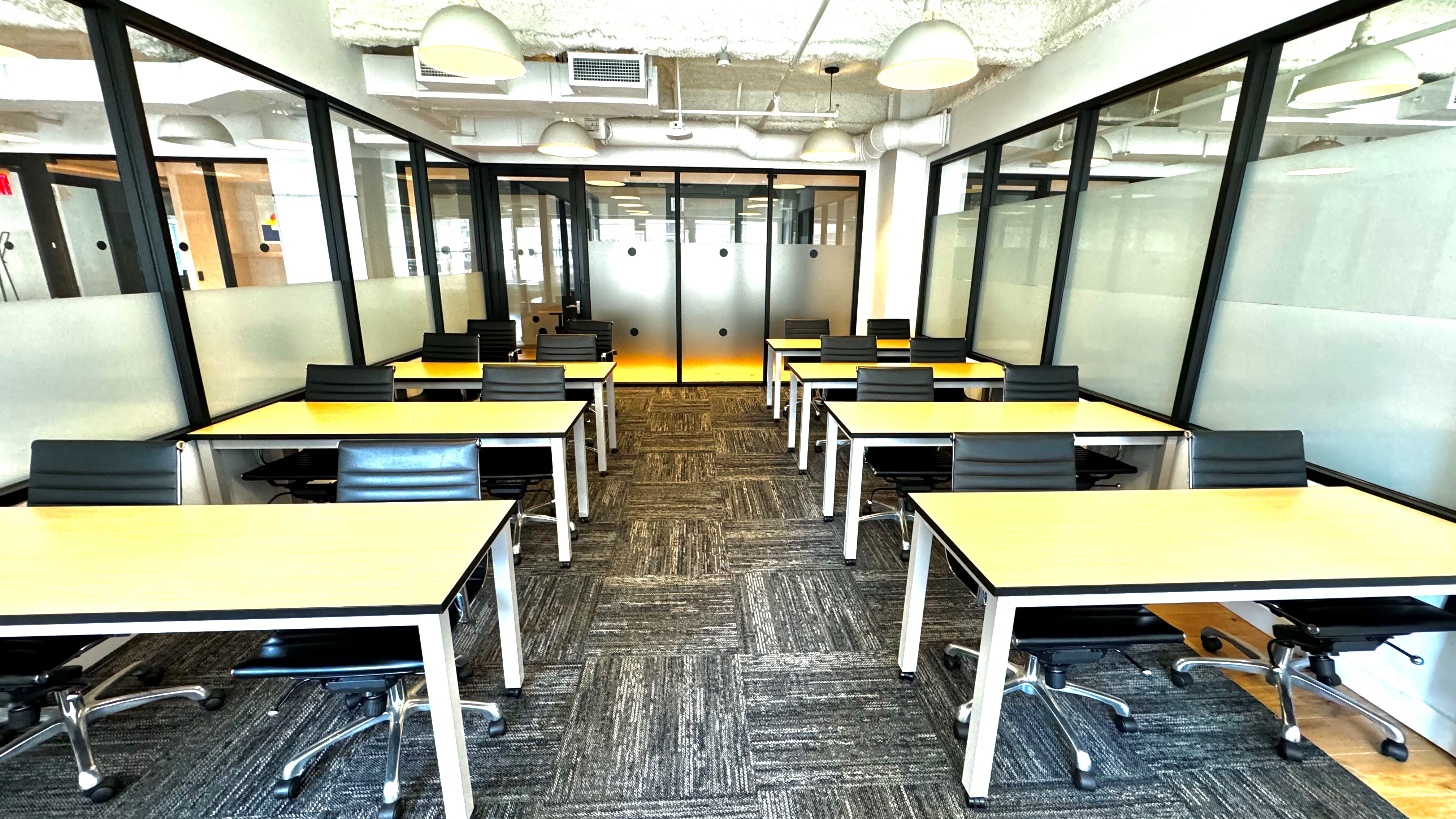 Corporate Suites at 880 Third Avenue photo 3