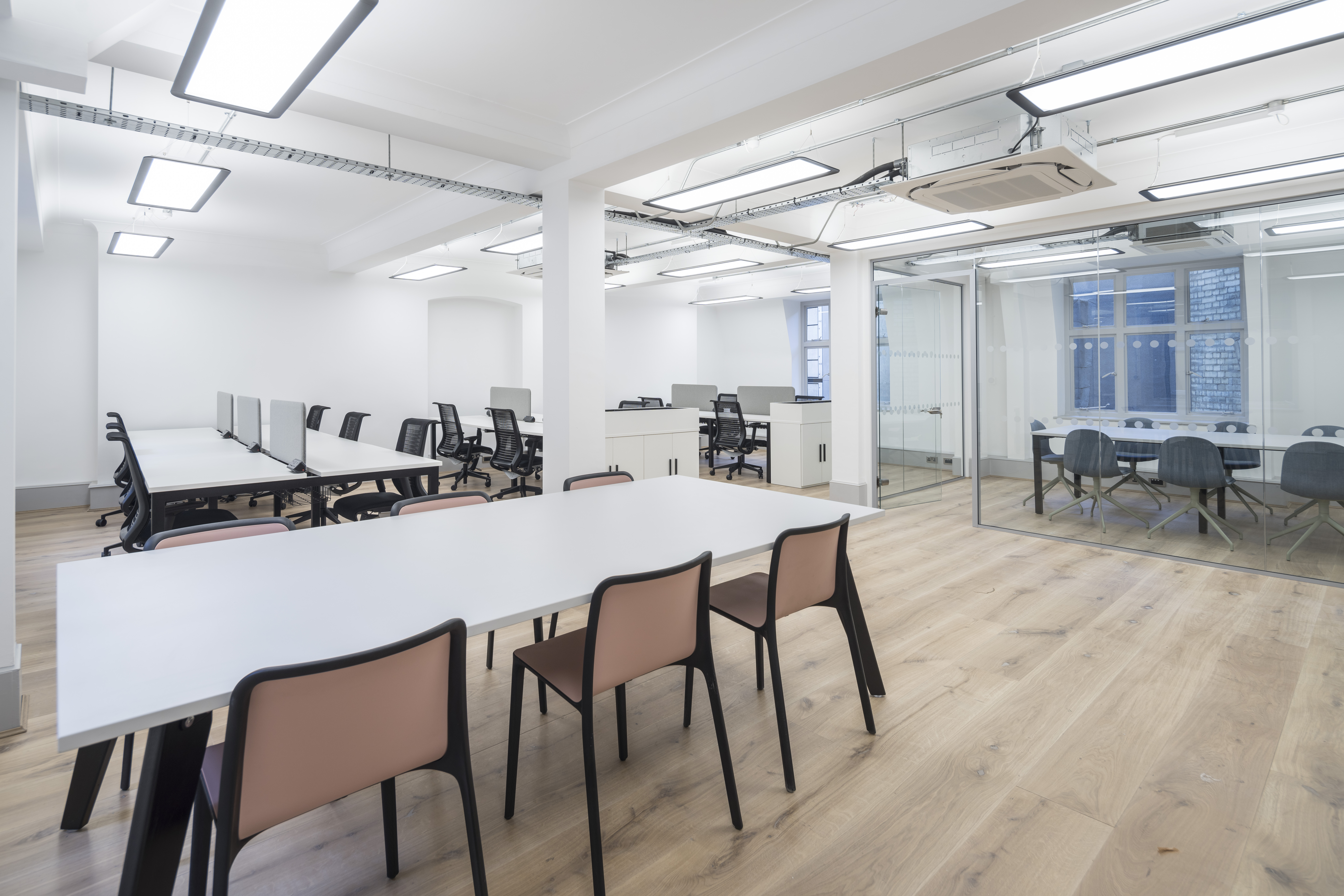 6 Lloyds Avenue photo 6
