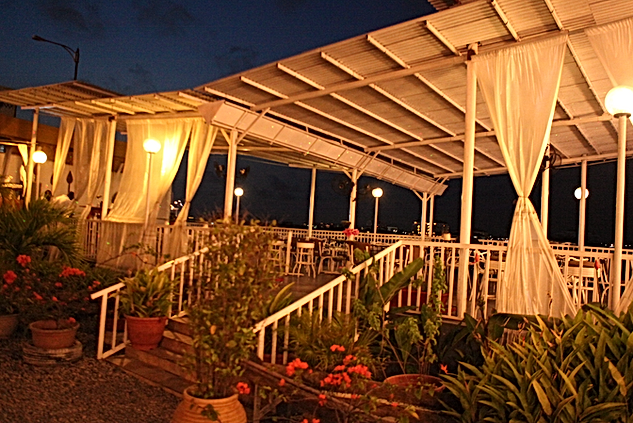 Lighthouse Bar & Grill