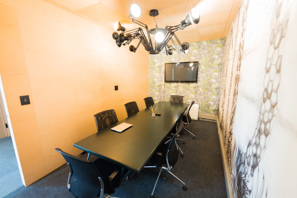 Hustle House photo 7