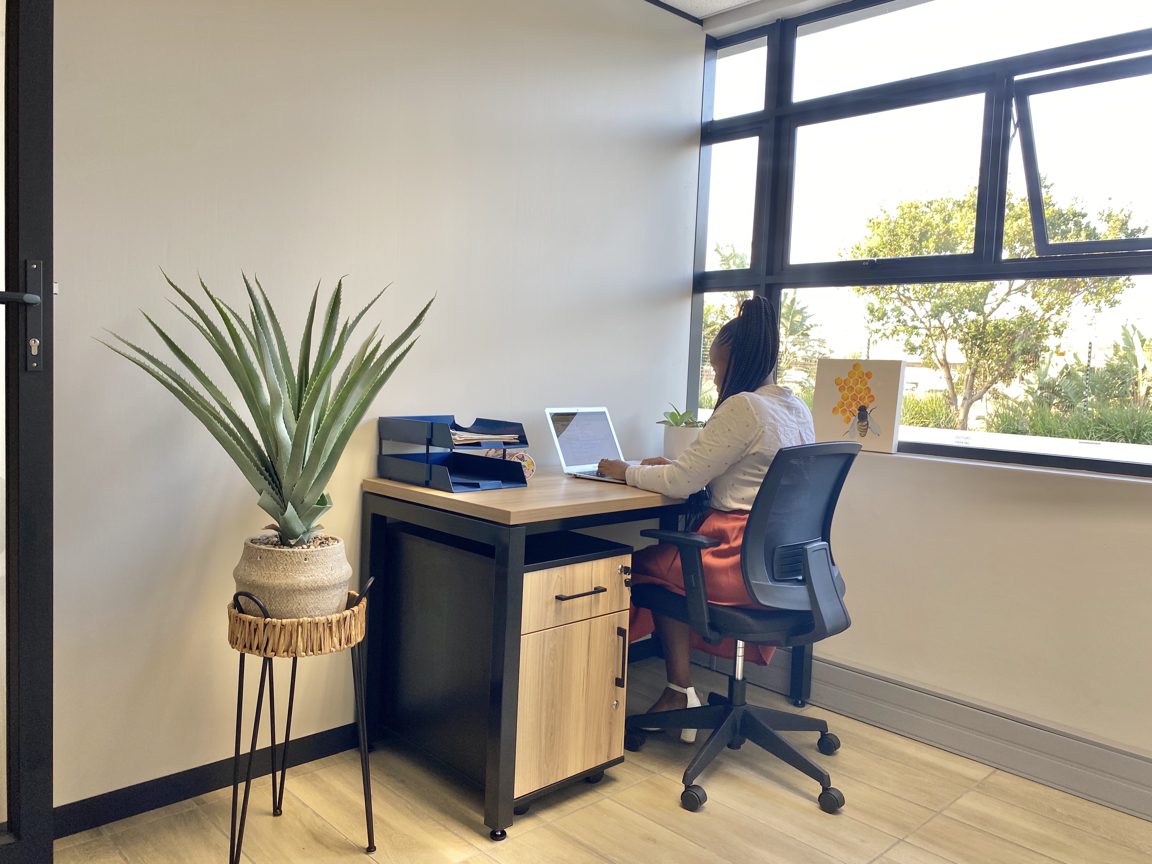 Urban Desk photo 4