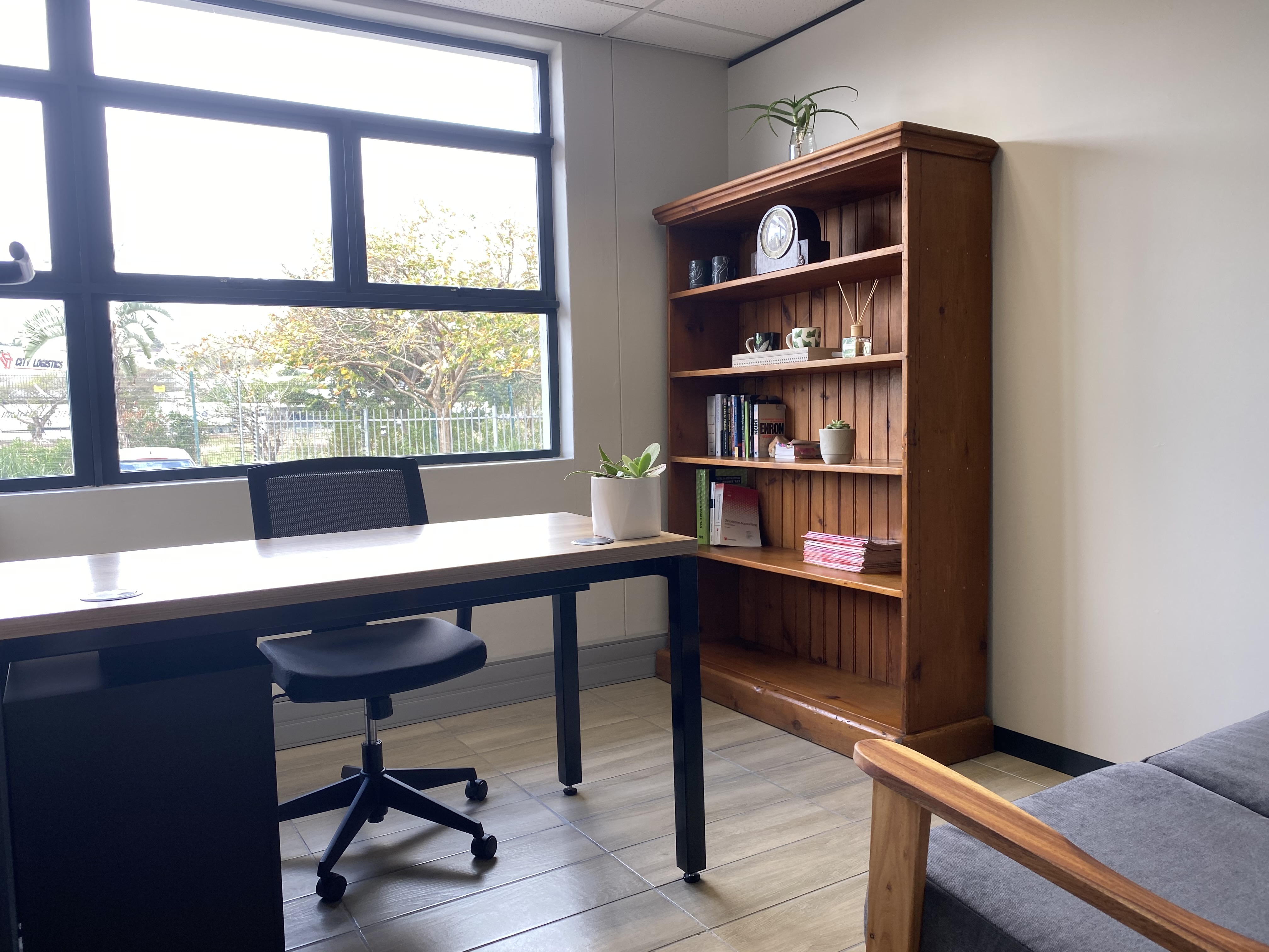 Urban Desk photo 7