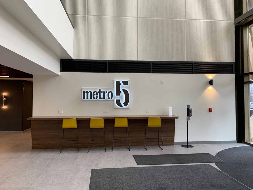 Metro V photo 8