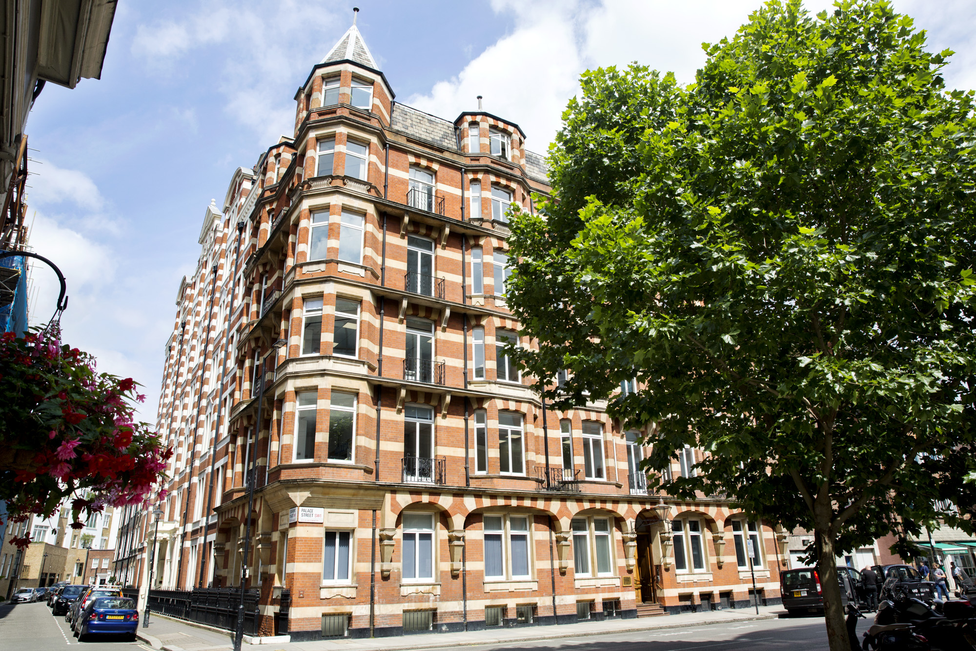 London Victoria Palace Street photo 6