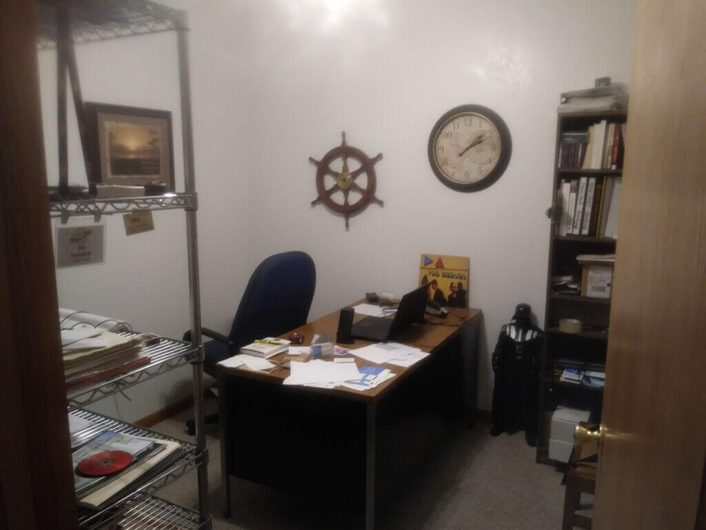 Desk Refuge photo 6