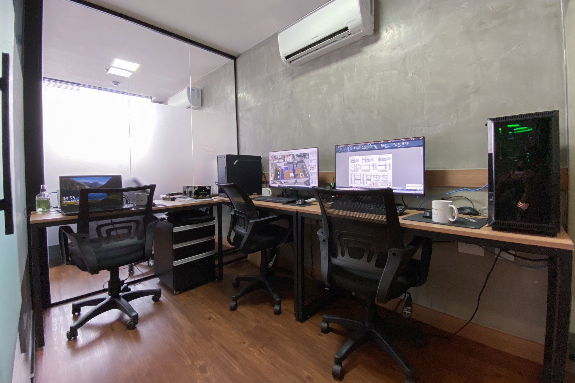 Play Working photo 5