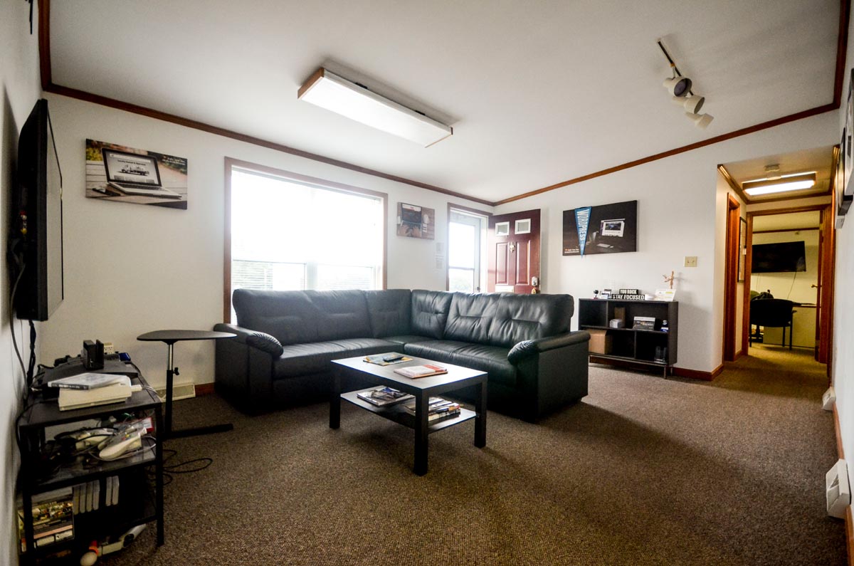 2782 South Queen Street photo 2