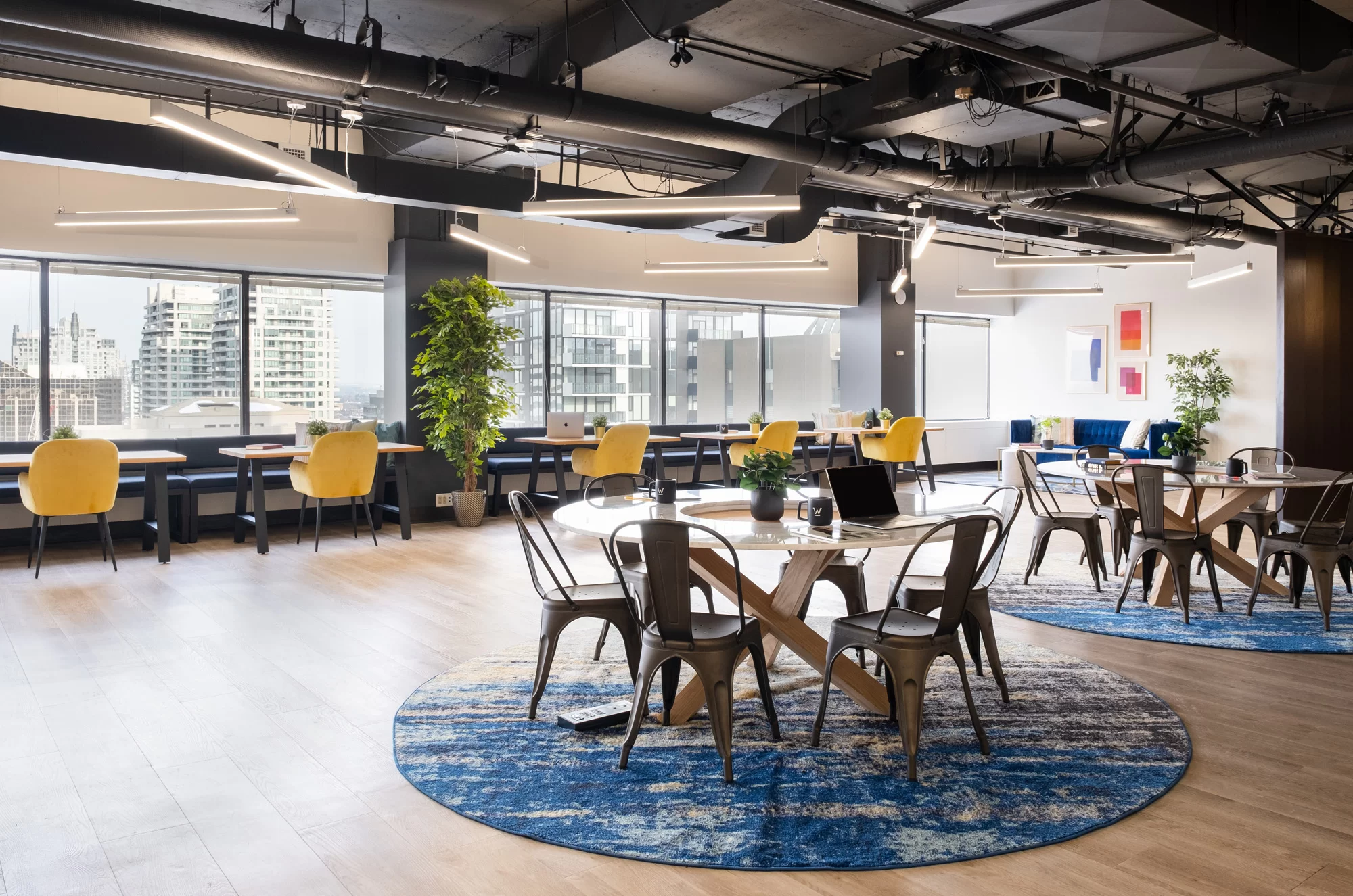 Toronto - 2 Sheppard Ave E