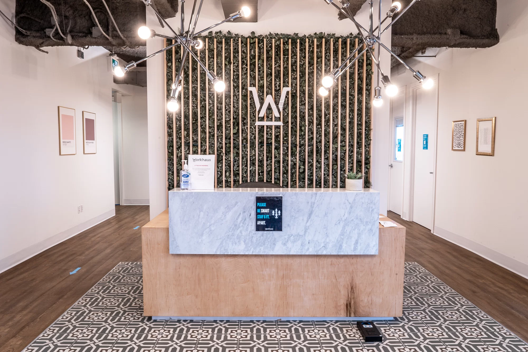 Toronto - 180 Dundas St W