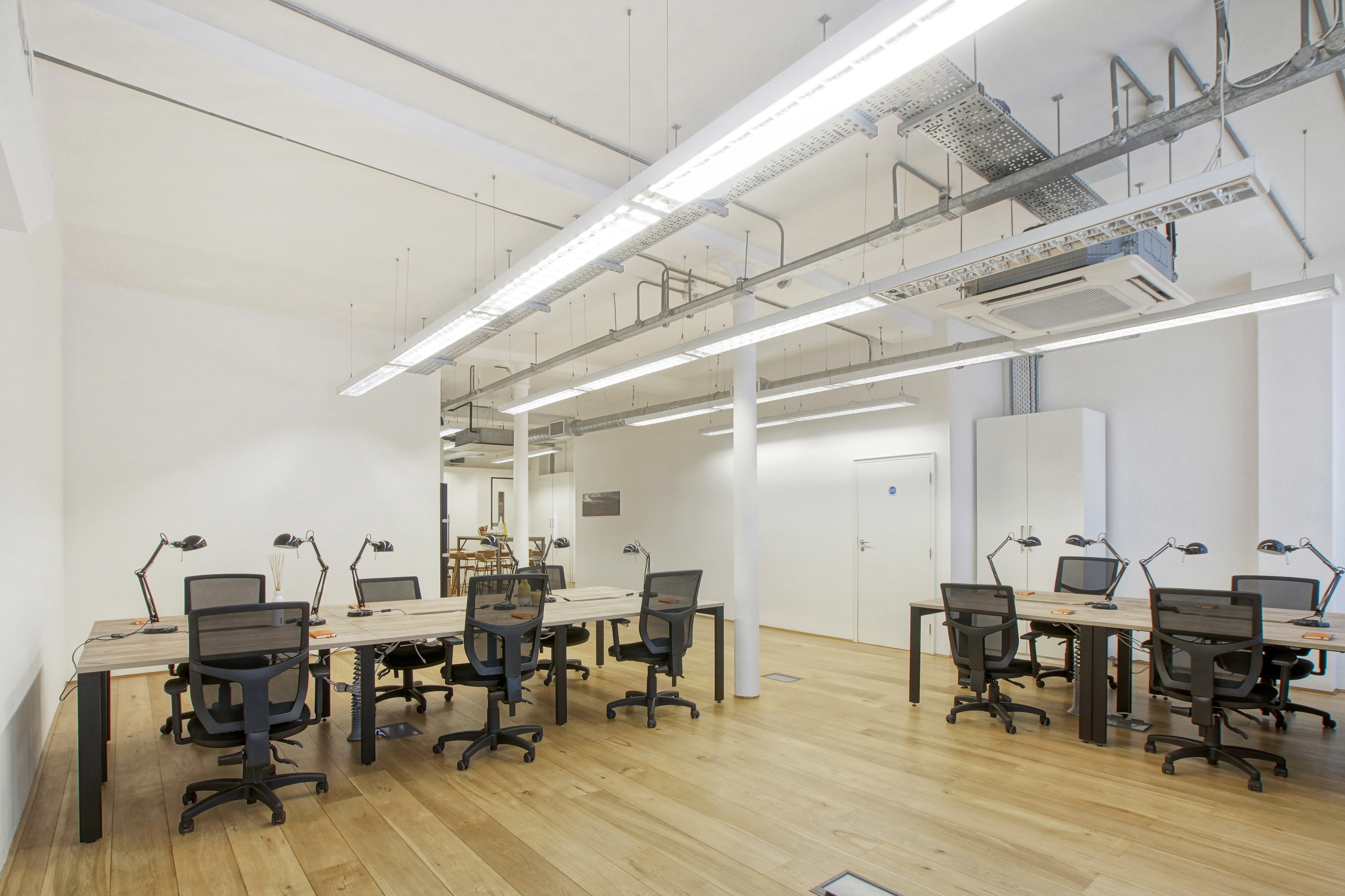 11 a Curtain Road photo 6