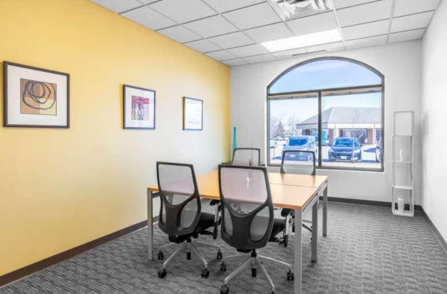 Des Moines - Foxboro Square