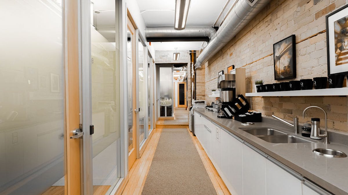 140 Yonge Street photo 5