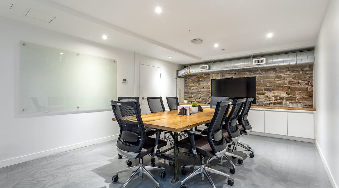 140 Yonge Street photo 2