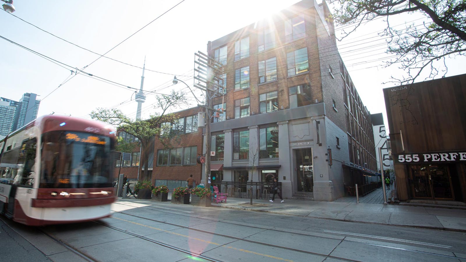 545 King Street West photo 8