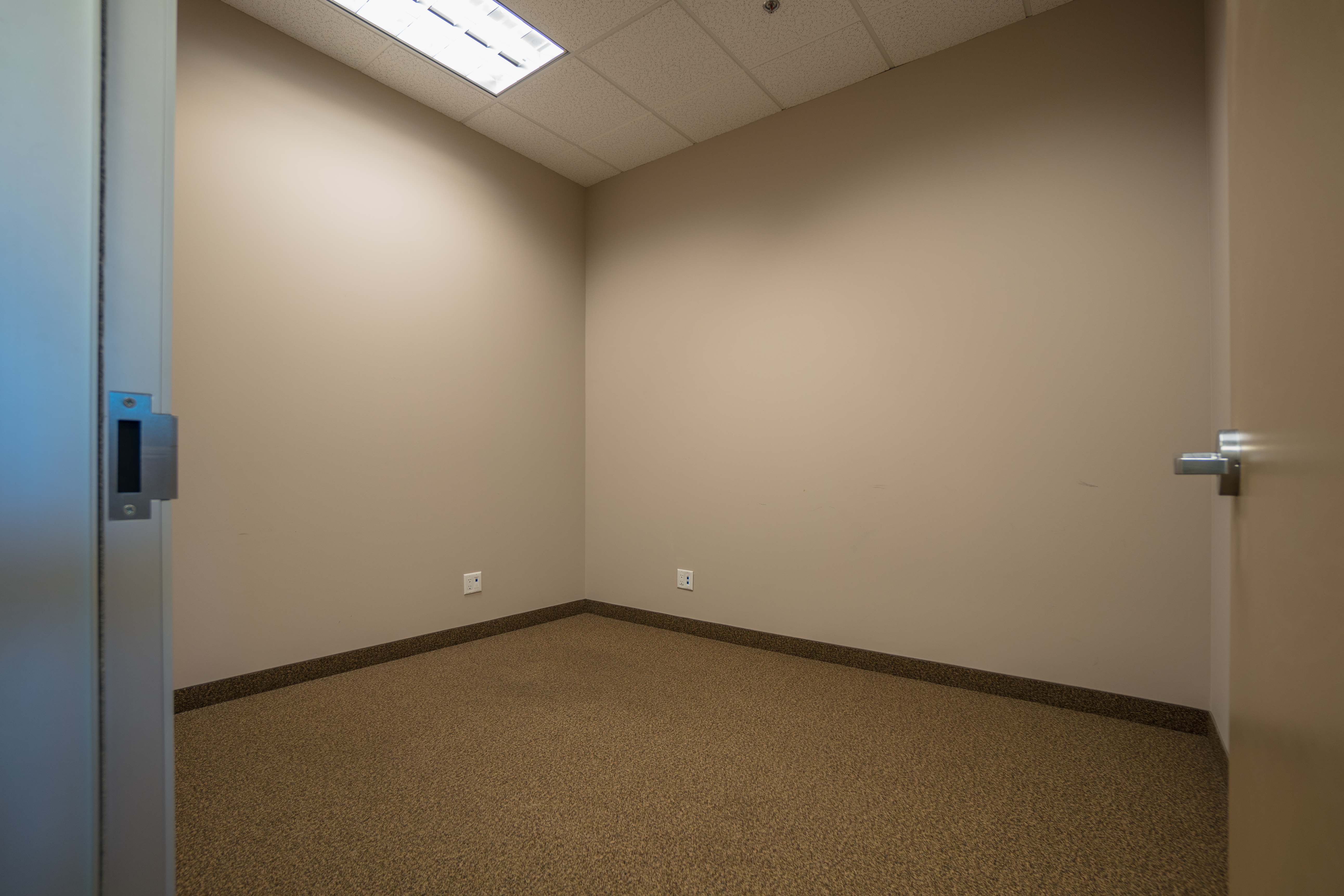 1300 Cornwall Road photo 4