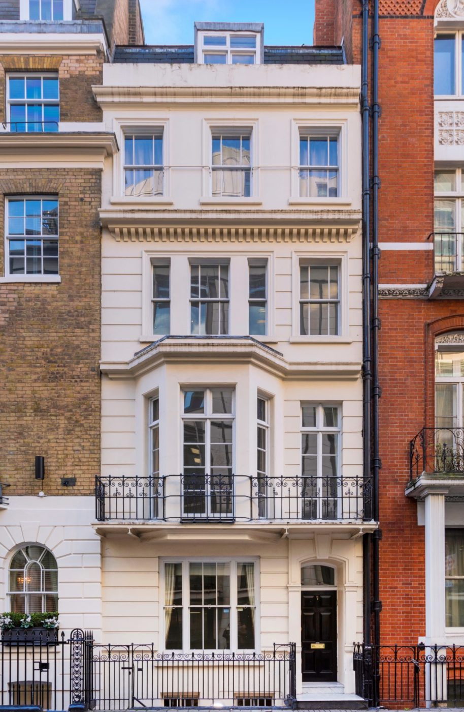 7 Stratton Street photo 3