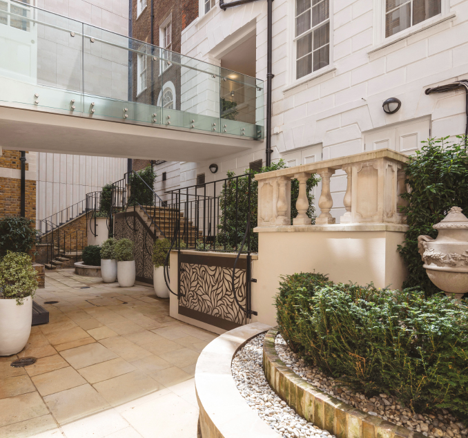 42 Trinity Square photo 7