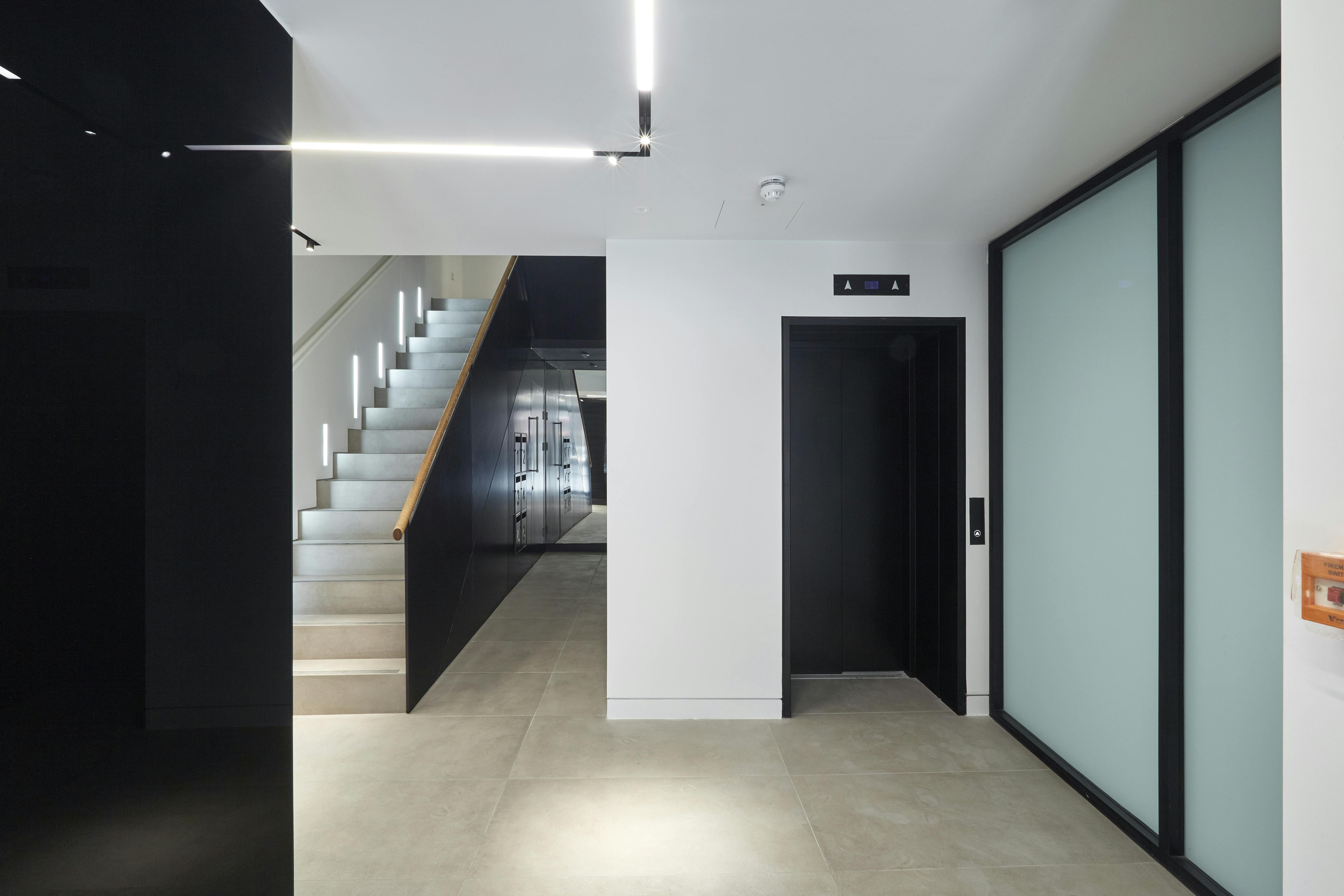 390 Strand photo 2