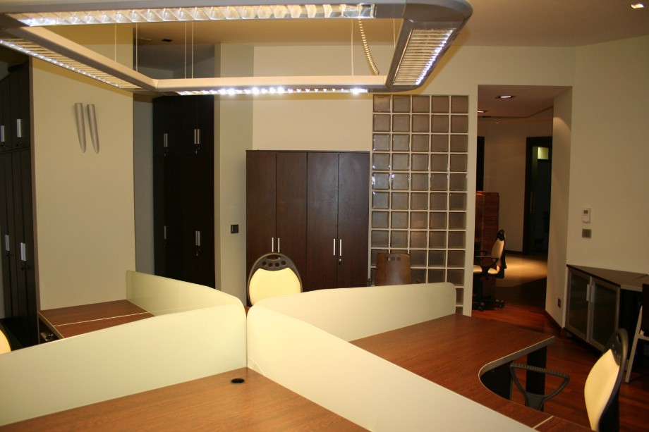 WALLSTHOUSE photo 9