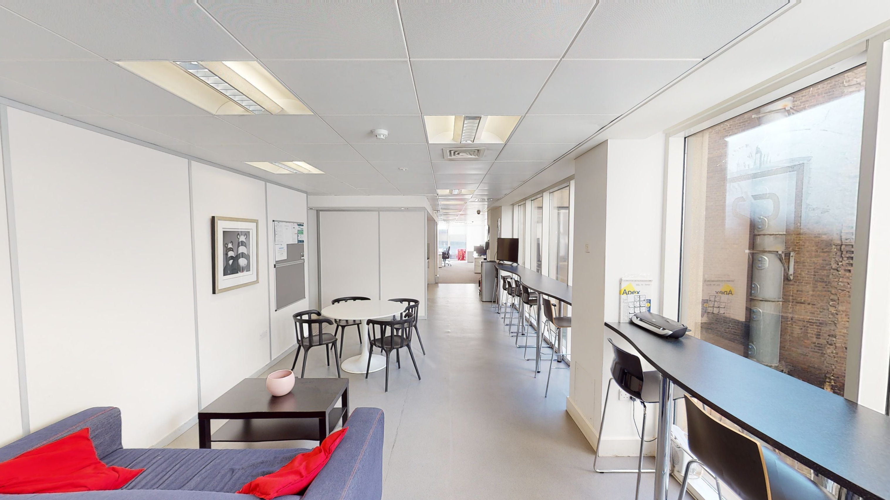 10 Lloyds Avenue photo 5