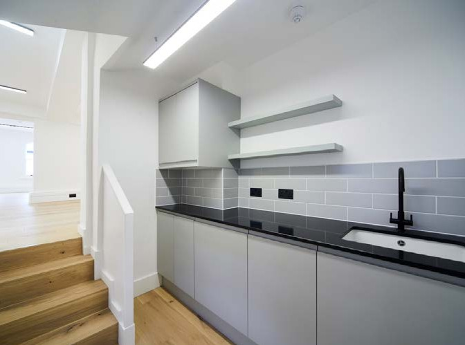 19 Gerrard Street photo 7