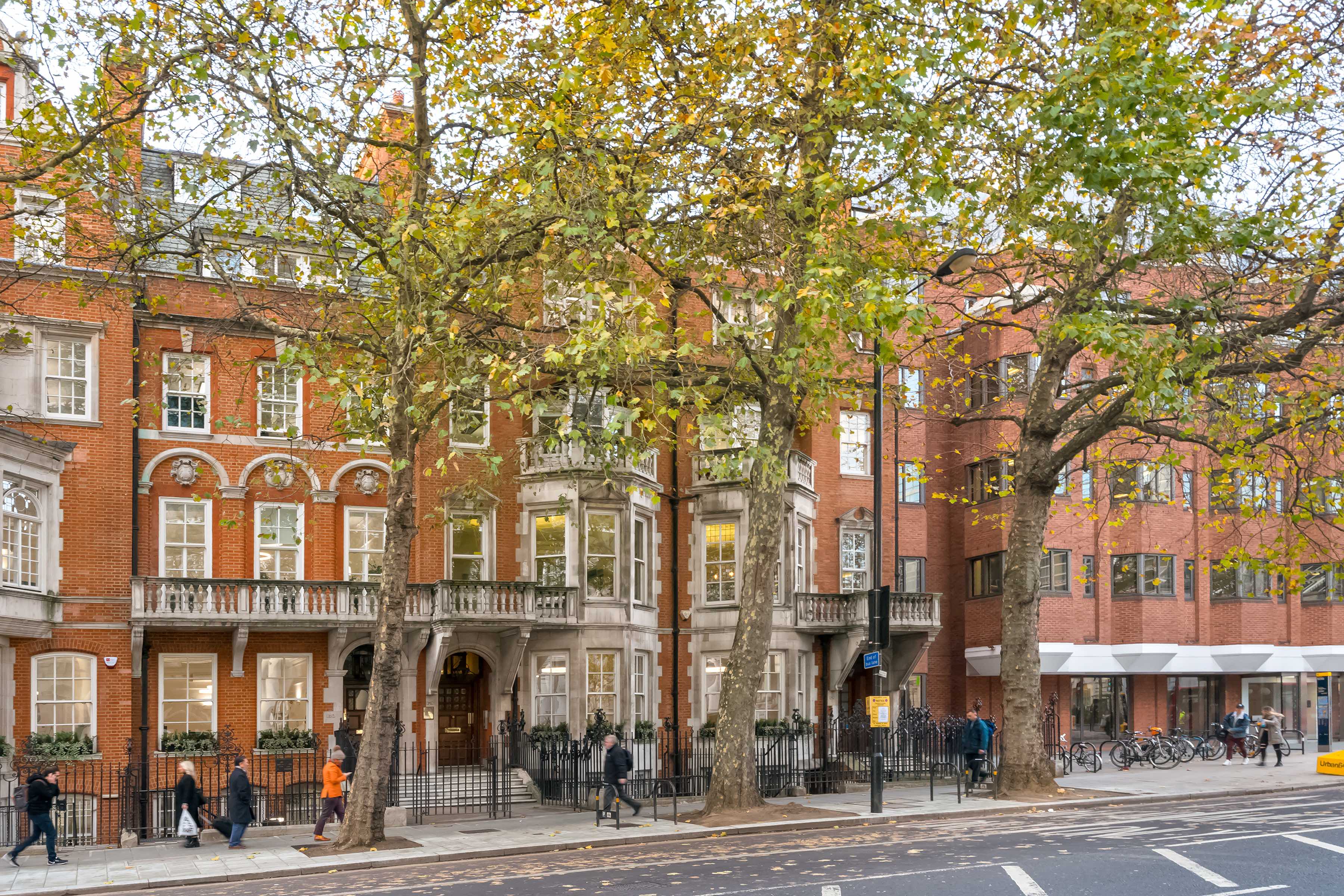 128 Buckingham Palace Road photo 5