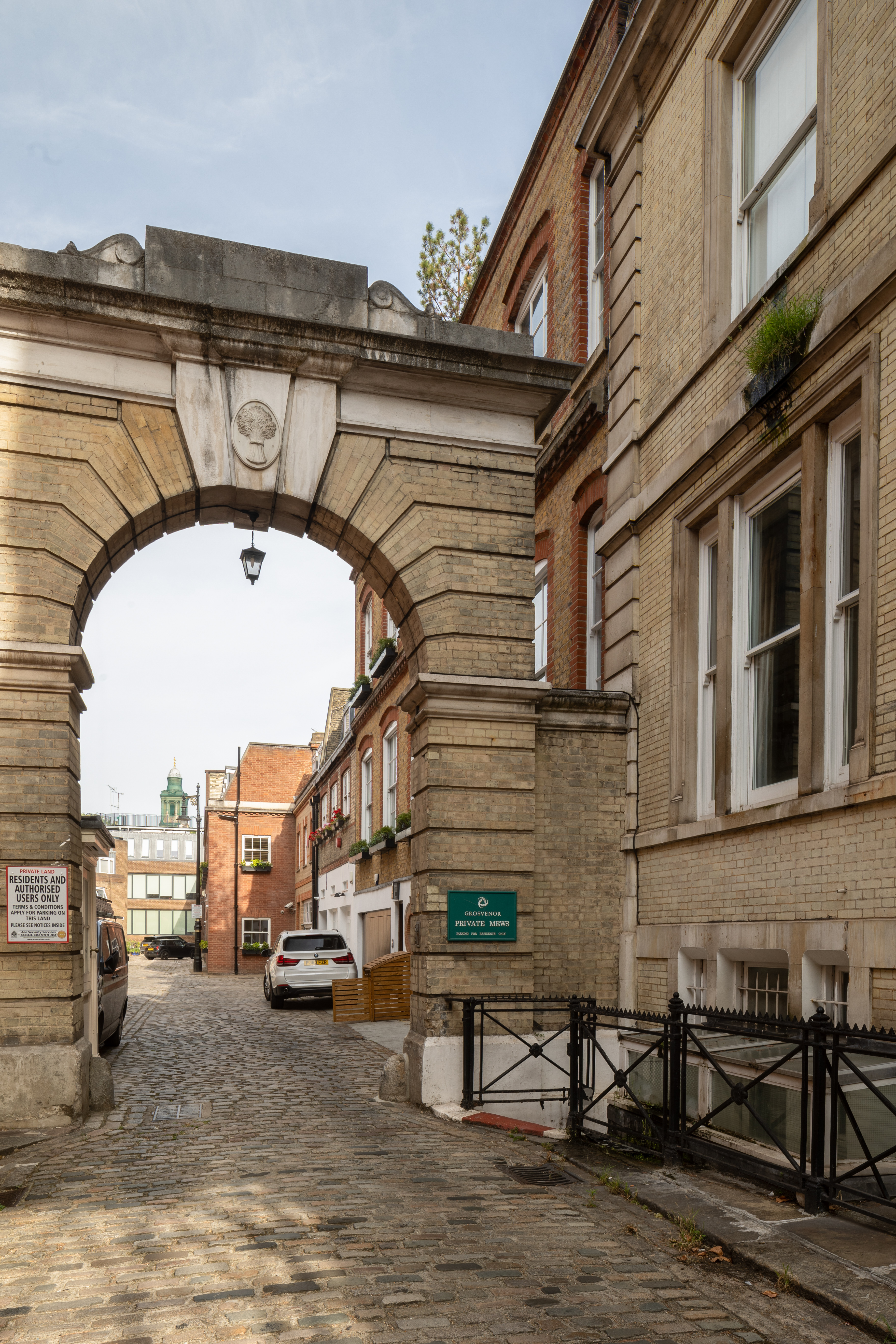22 Grosvenor Mews North photo 3