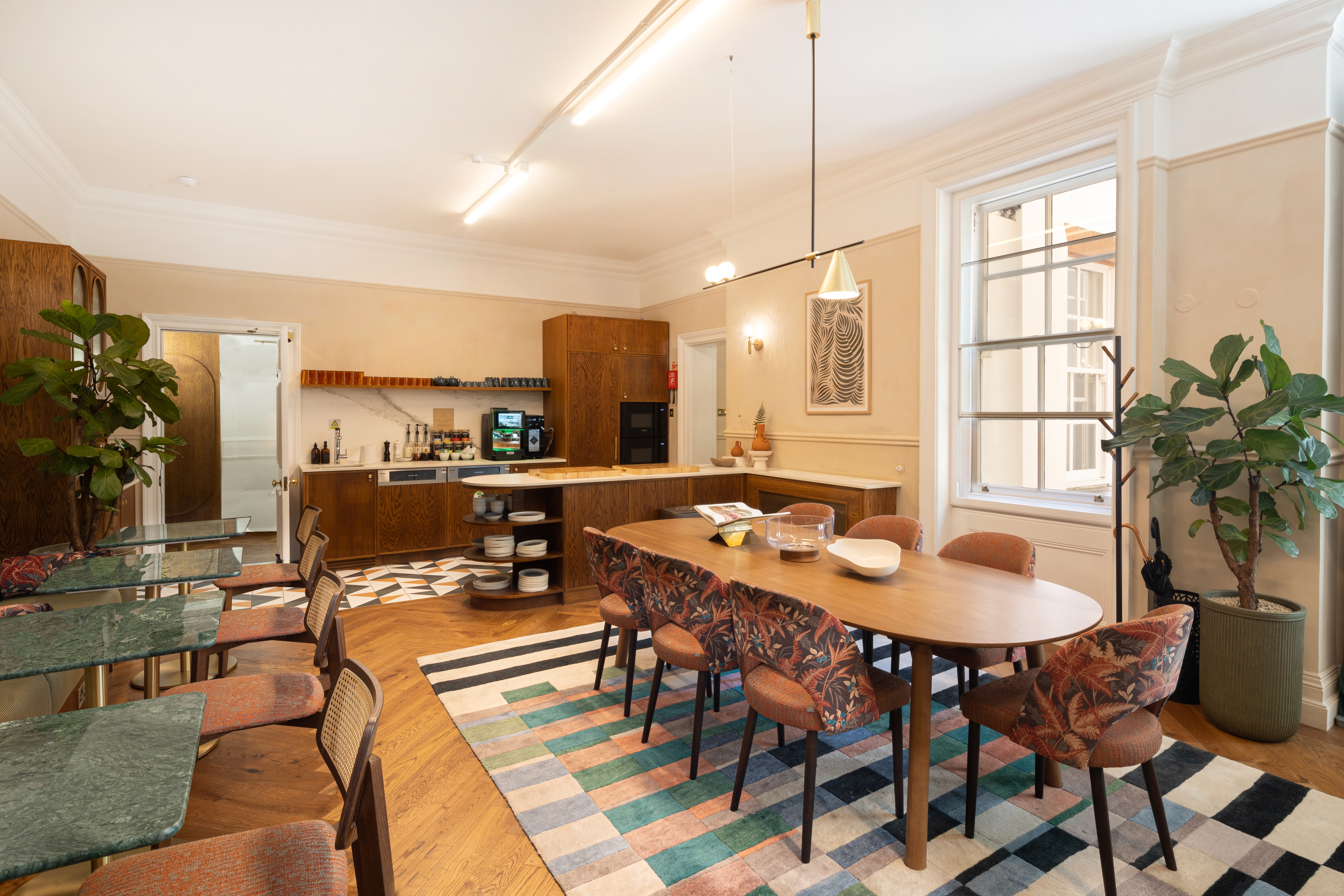 128 Buckingham Palace Road