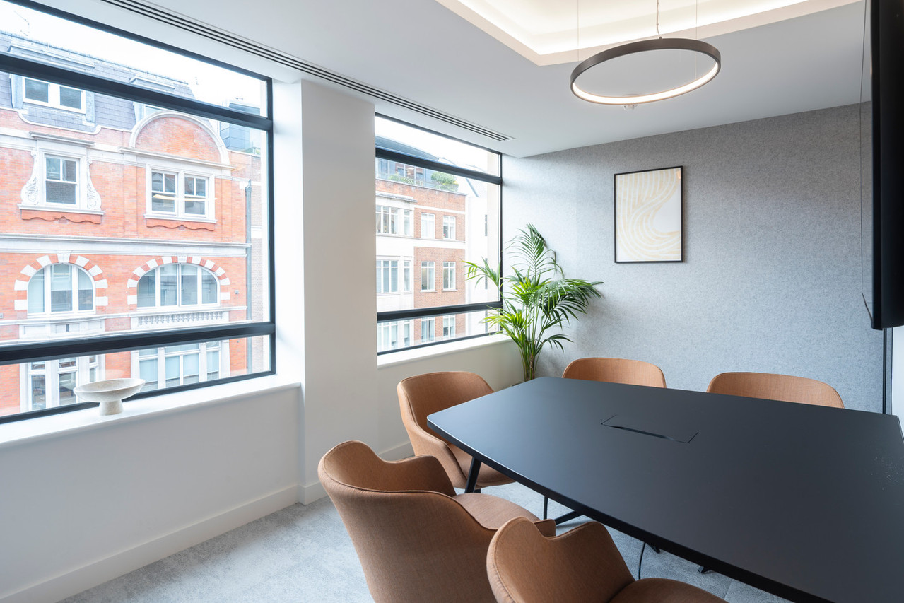 52 Conduit Street photo 3