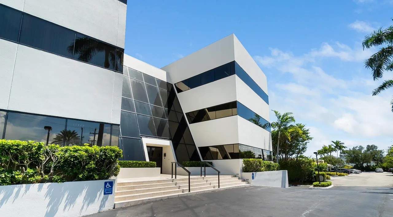 8000 N Federal Hwy - Boca Raton