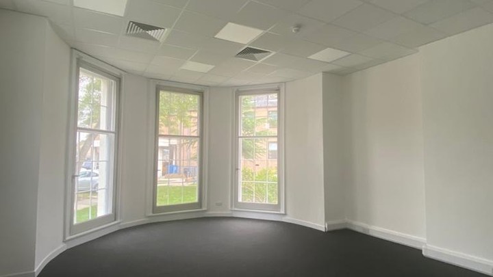  Investment House photo 2