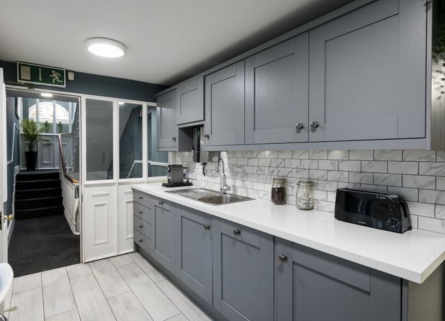 4 Pembroke Street Upper photo 4