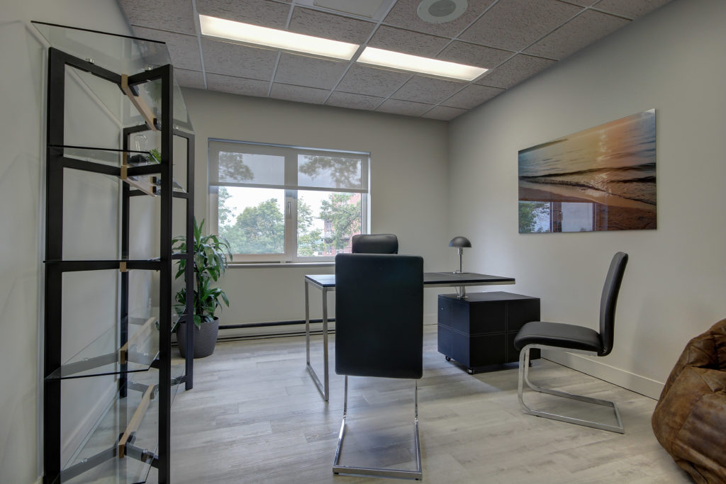 1635 Rue Galt Ouest photo 11