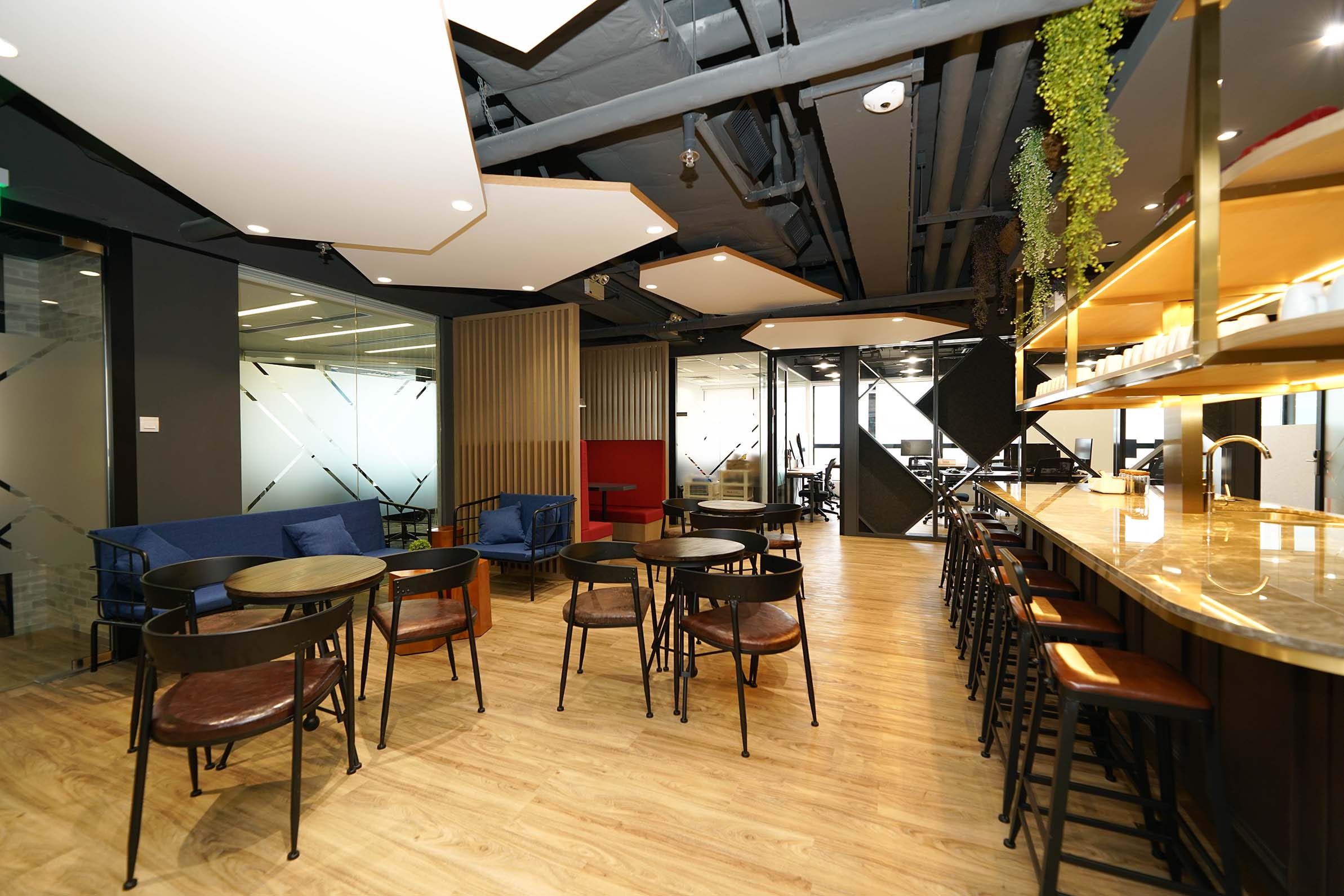 West Exchange Tower photo 9
