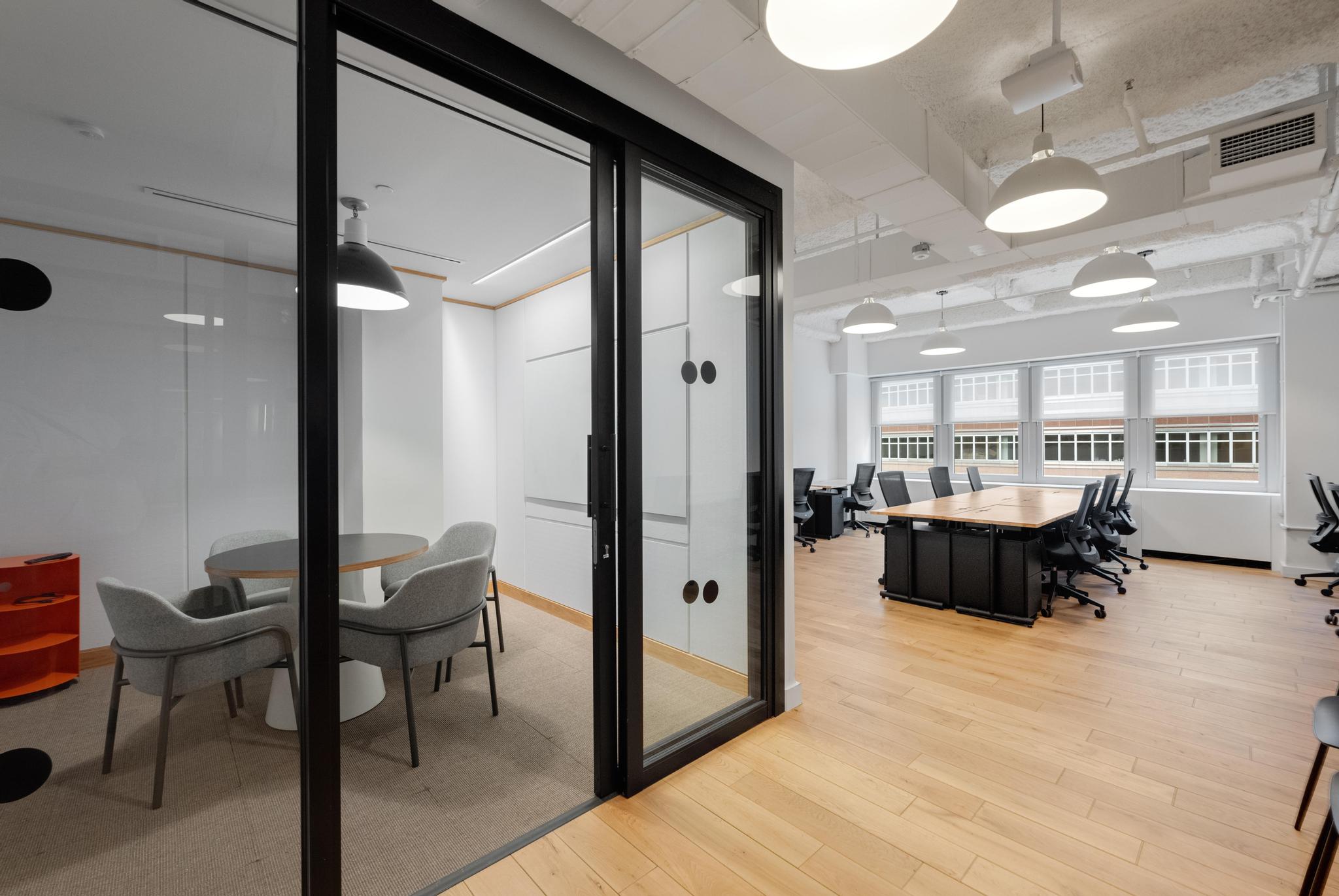 Corporate Suites at 880 Third Avenue photo 5