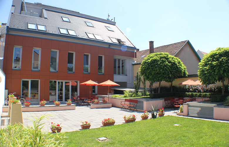 Arany Office Building photo 3