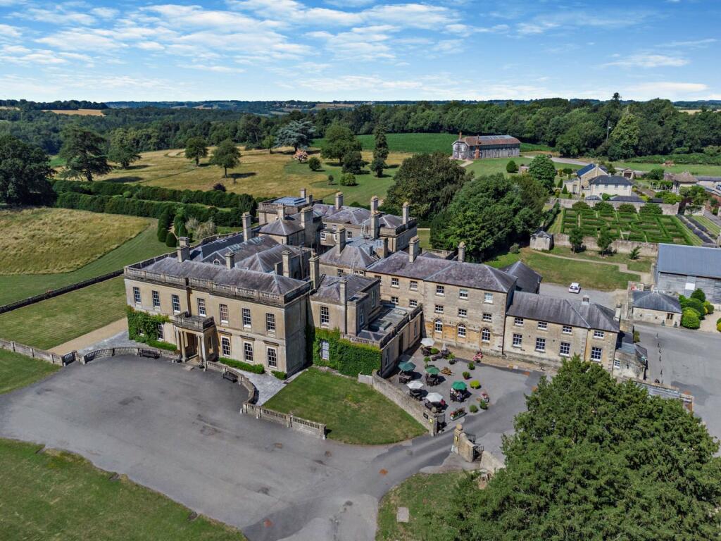 Hartham Park photo 8