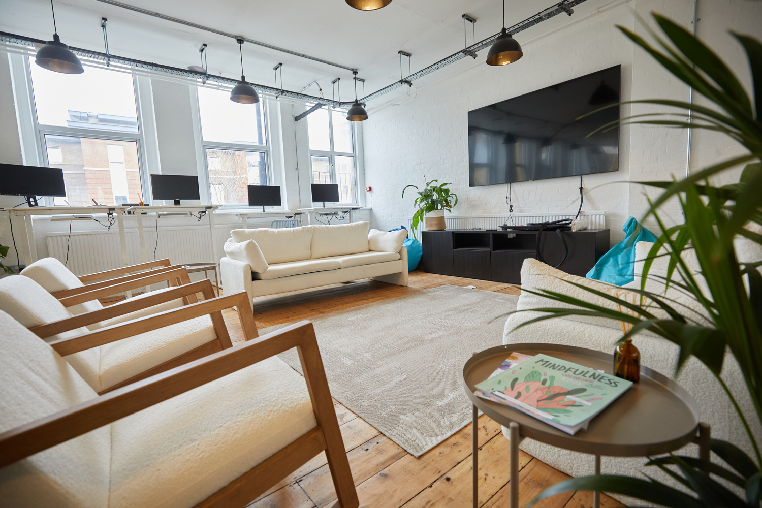 Overseas House photo 8