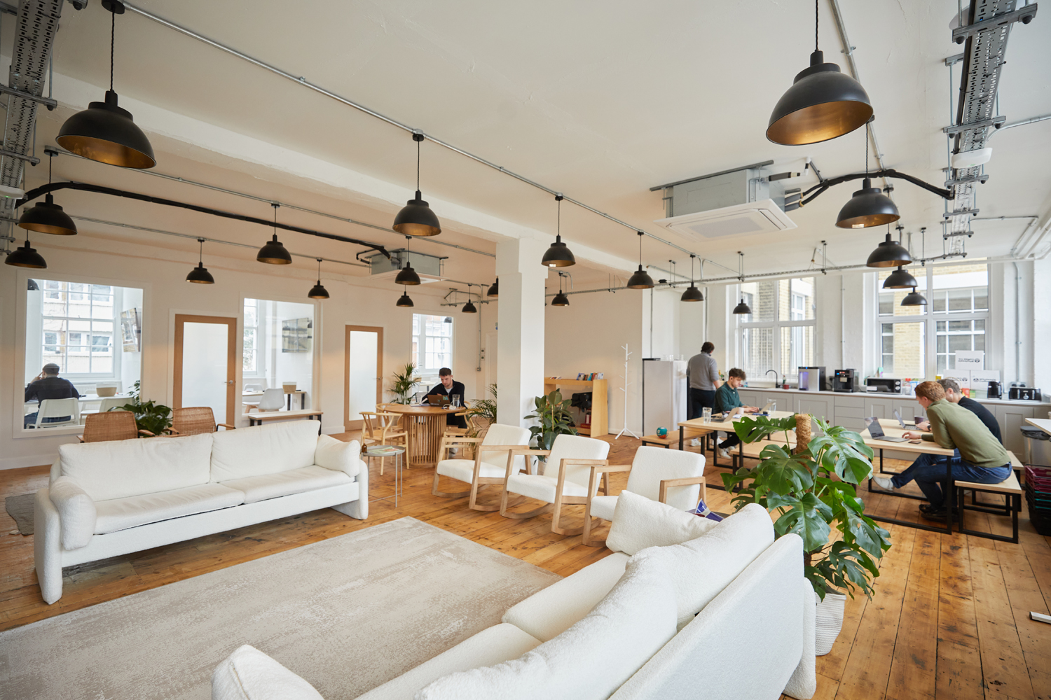 Overseas House photo 3