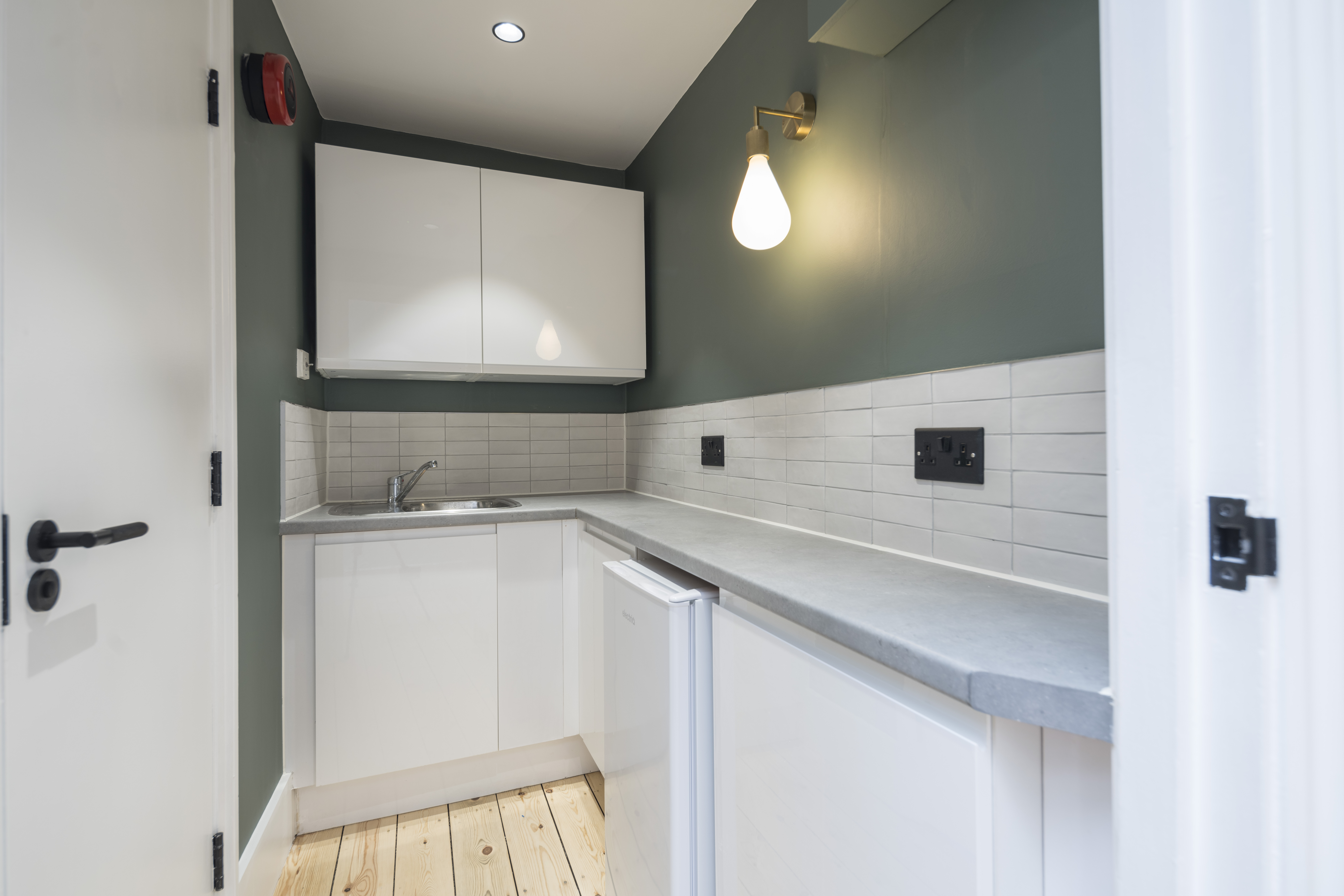 12 Fouberts Place photo 9