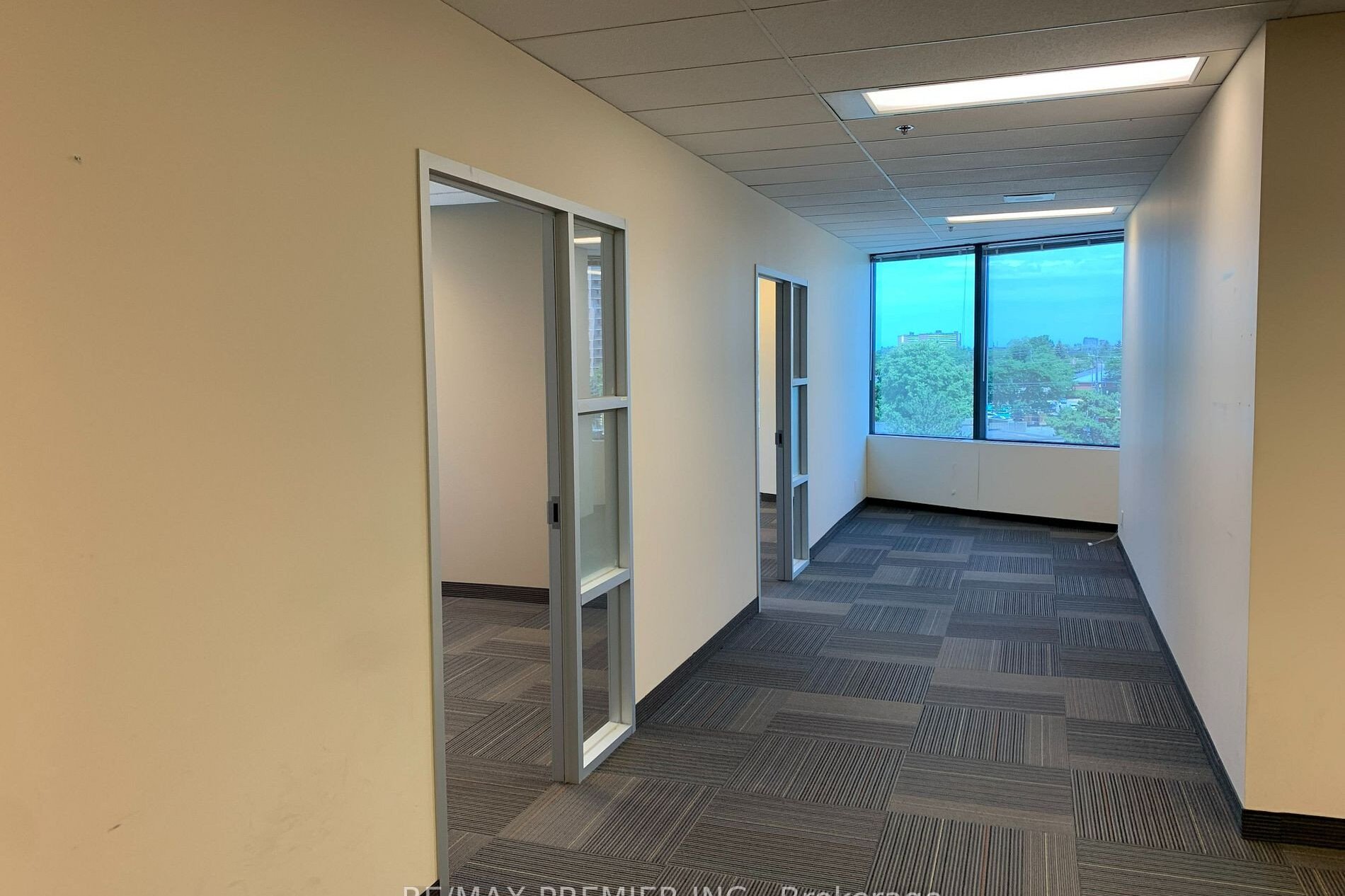 2550 Victoria Park - North York photo 2