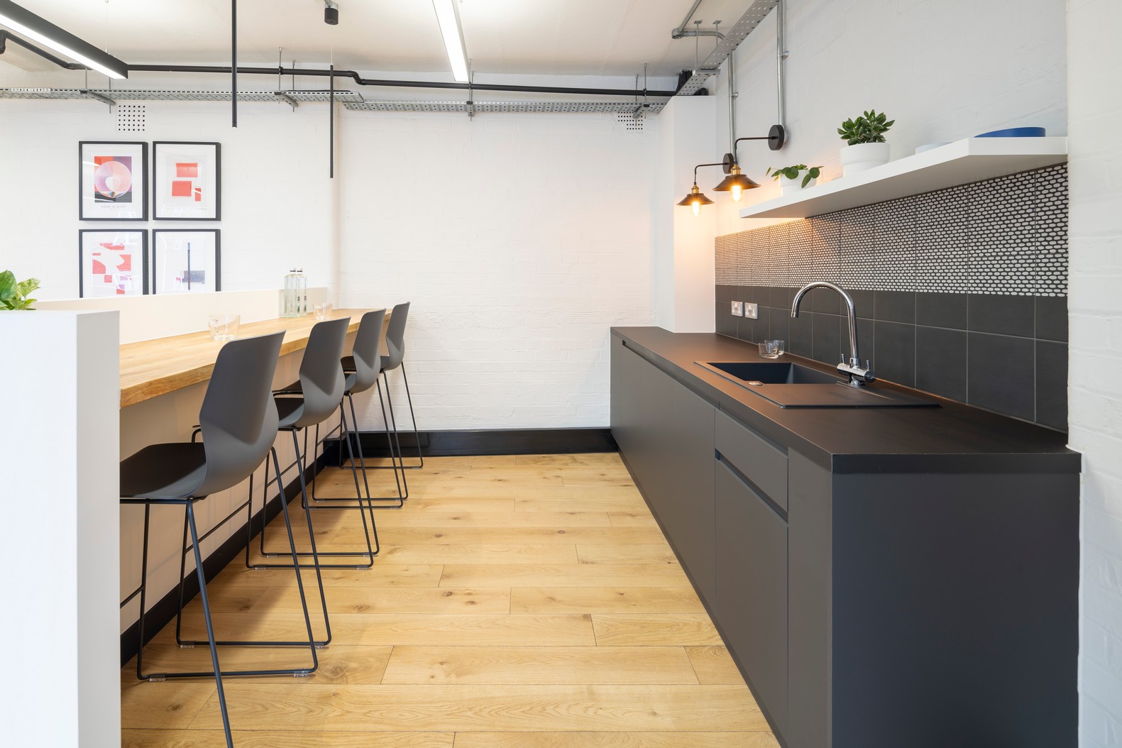 55 Goswell Road photo 3