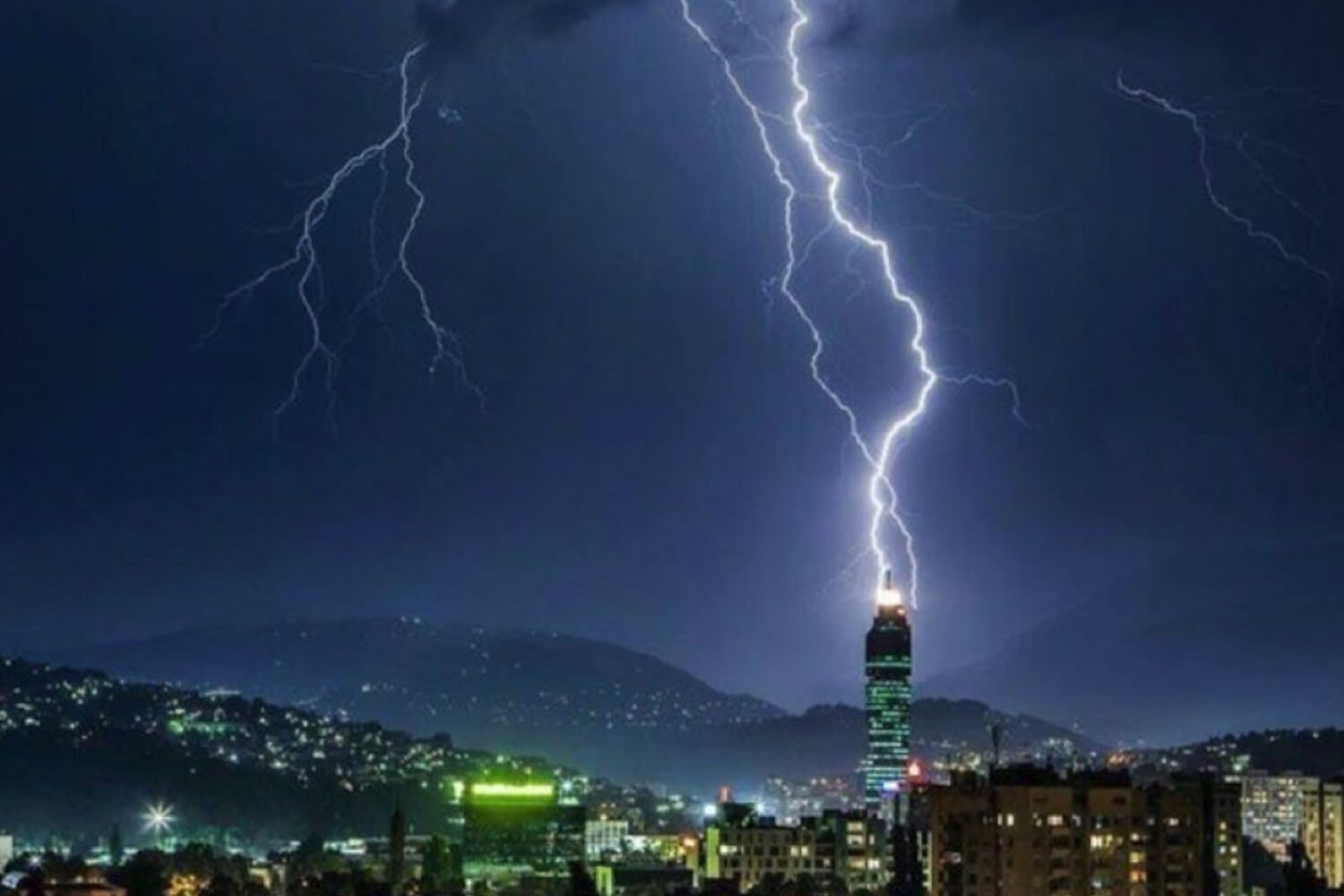 Avaz Twist Tower photo 8