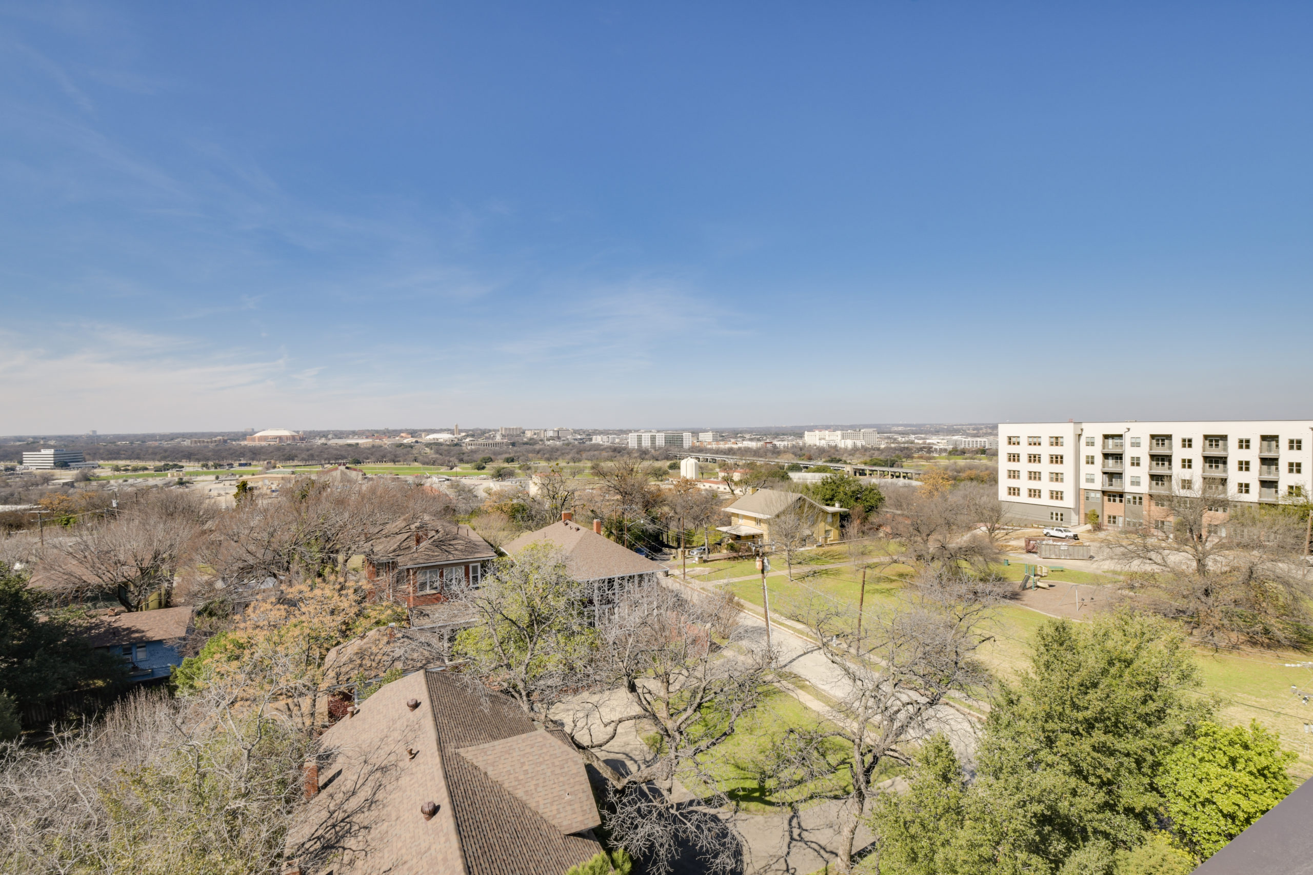 1612 Summit photo 7