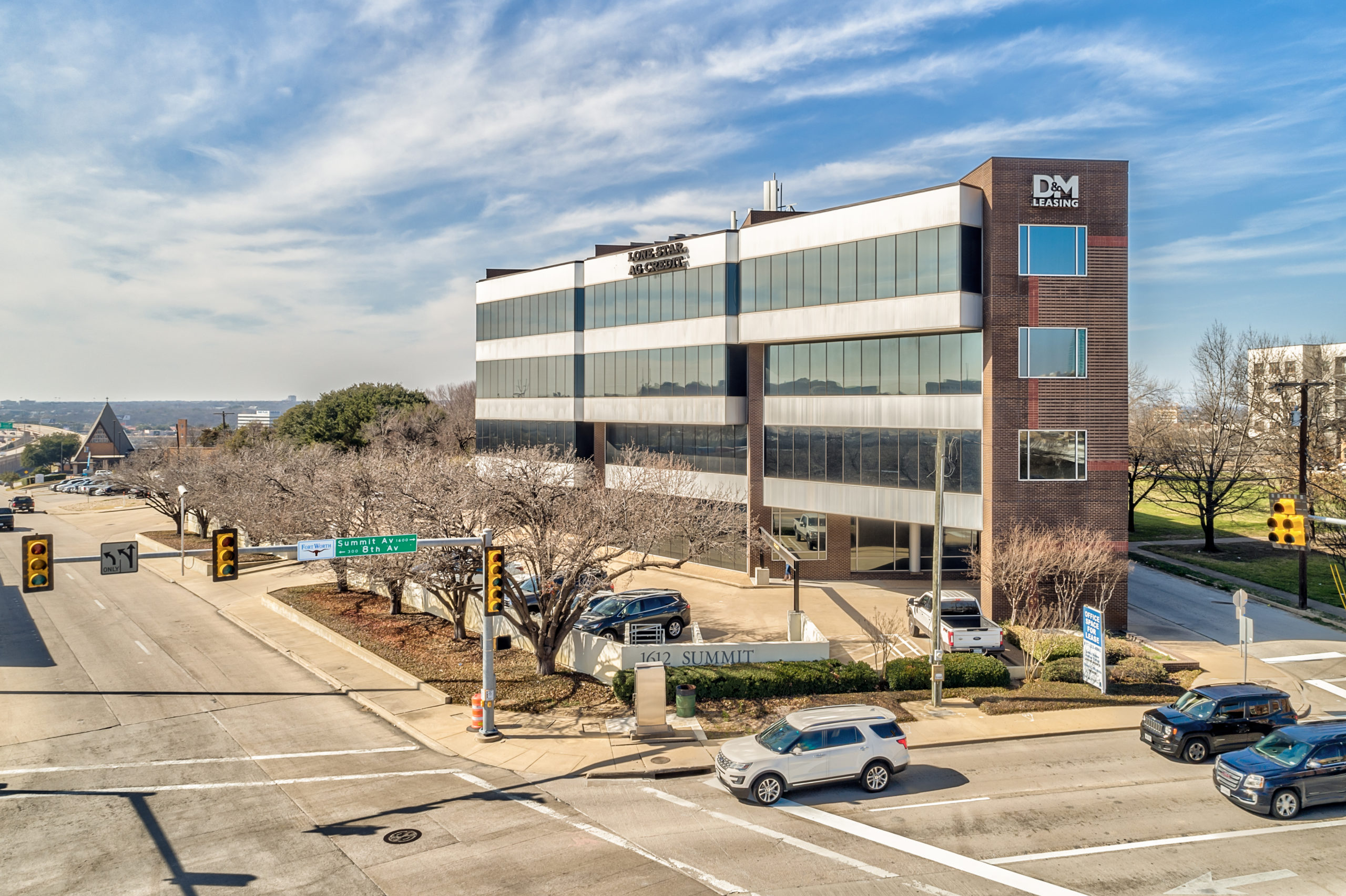 1612 Summit photo 6