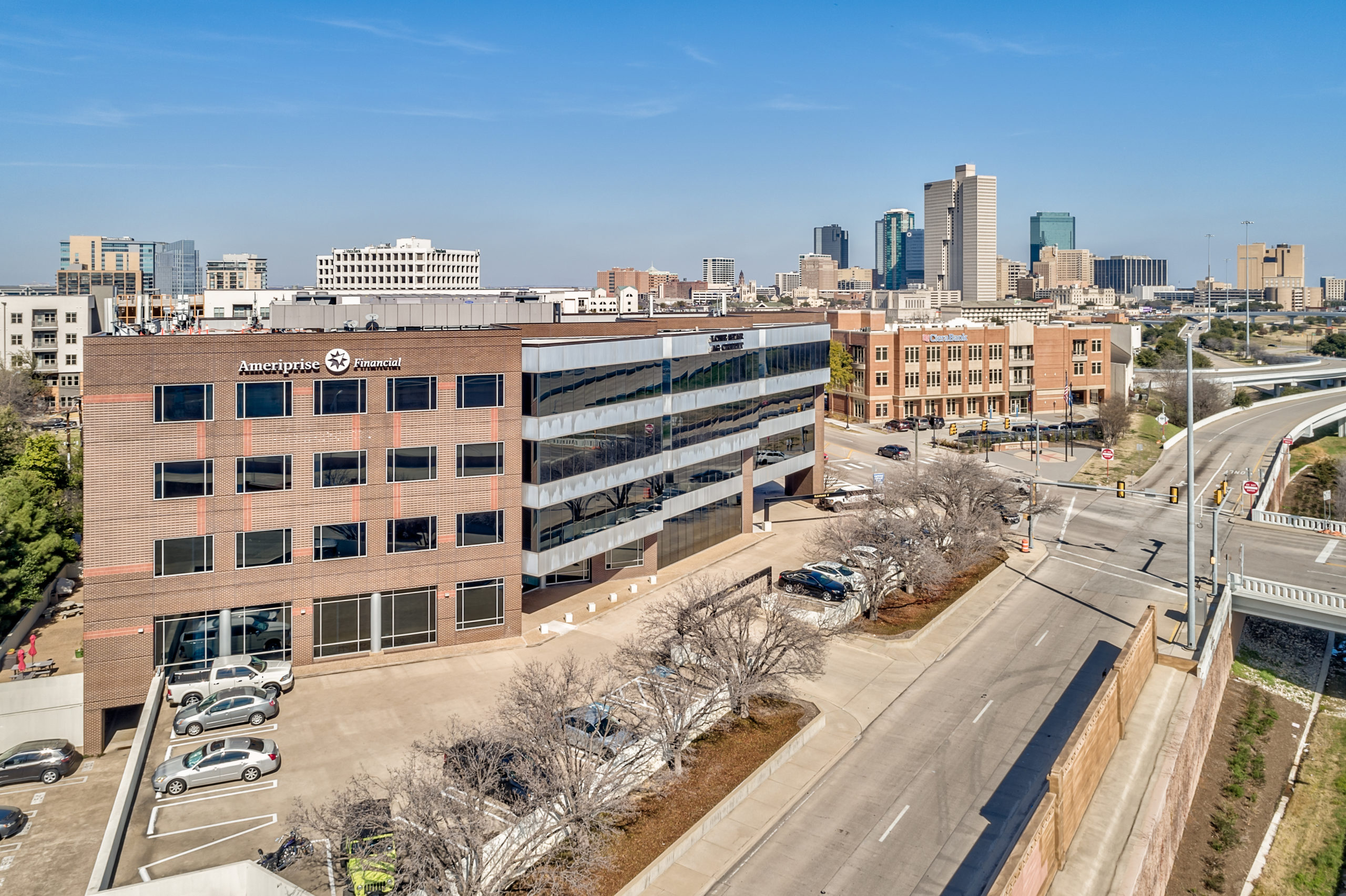 1612 Summit photo 2