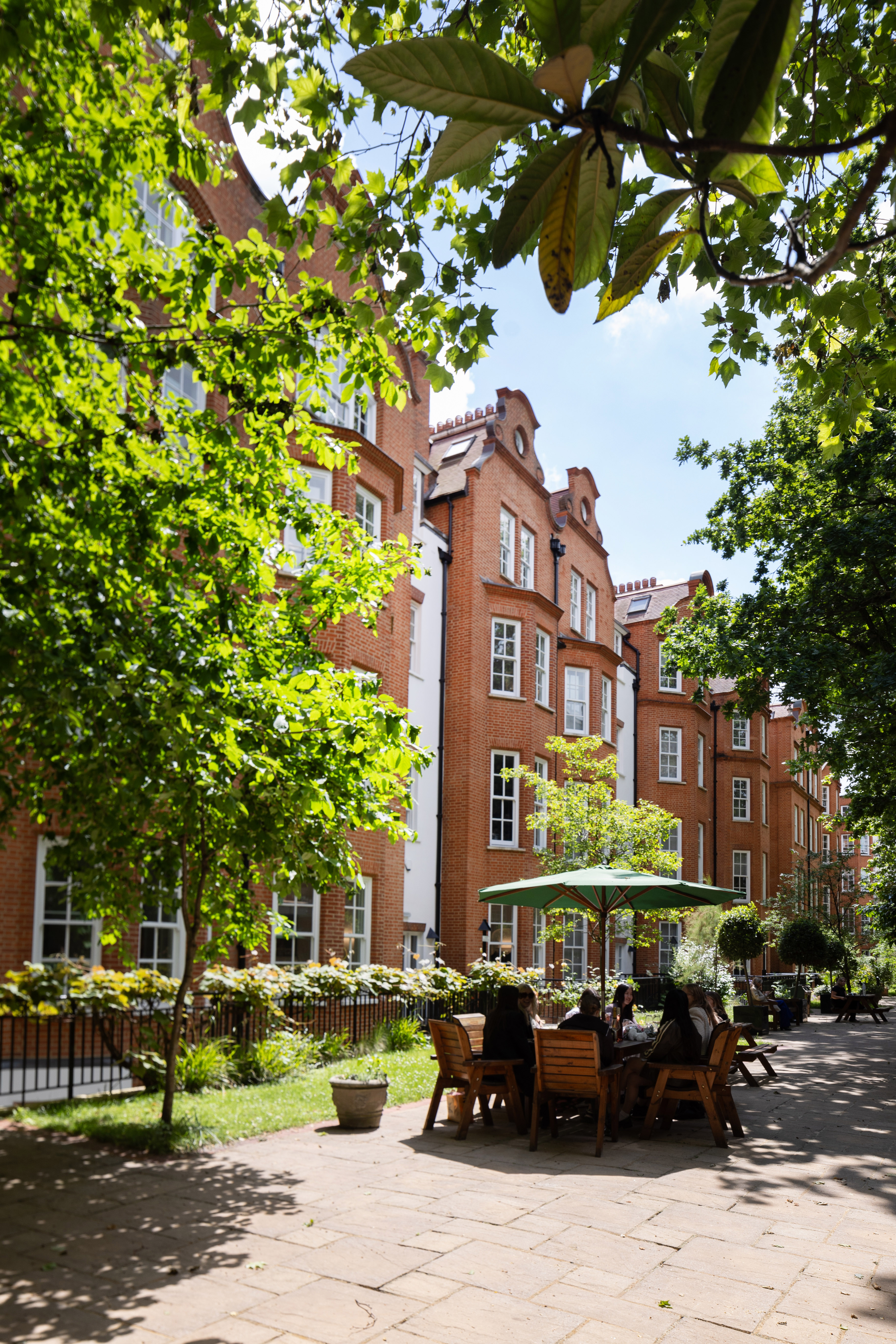 146 Buckingham Palace Road photo 4