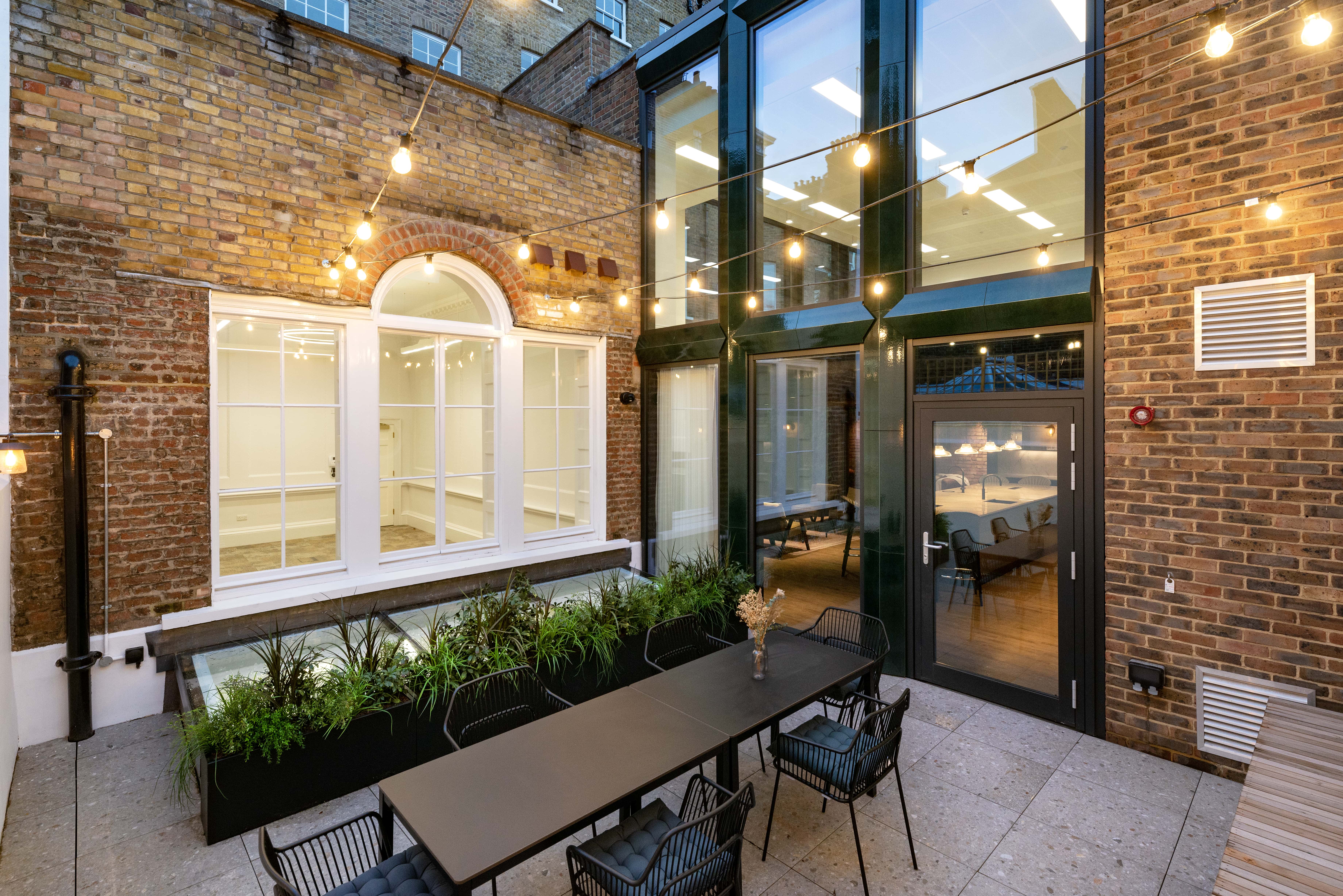 13-14 Welbeck Street photo 6