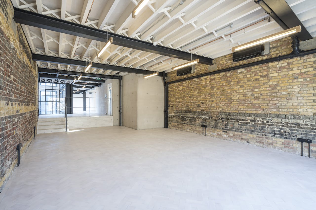10-11 Clerkenwell Green photo 6